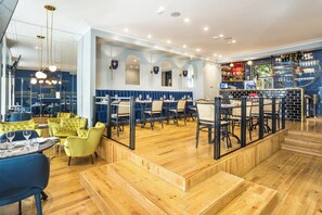 Bar (on property) - The Lift Boutique Hotel by RIDAN Hotels (Lisbon)