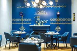 Petit déjeuner buffet (13.50 EUR par personne)