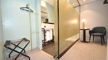 Quarto casal clássico | Frigobar, cofres nos quartos, cortinas blackout, quartos à prova de som