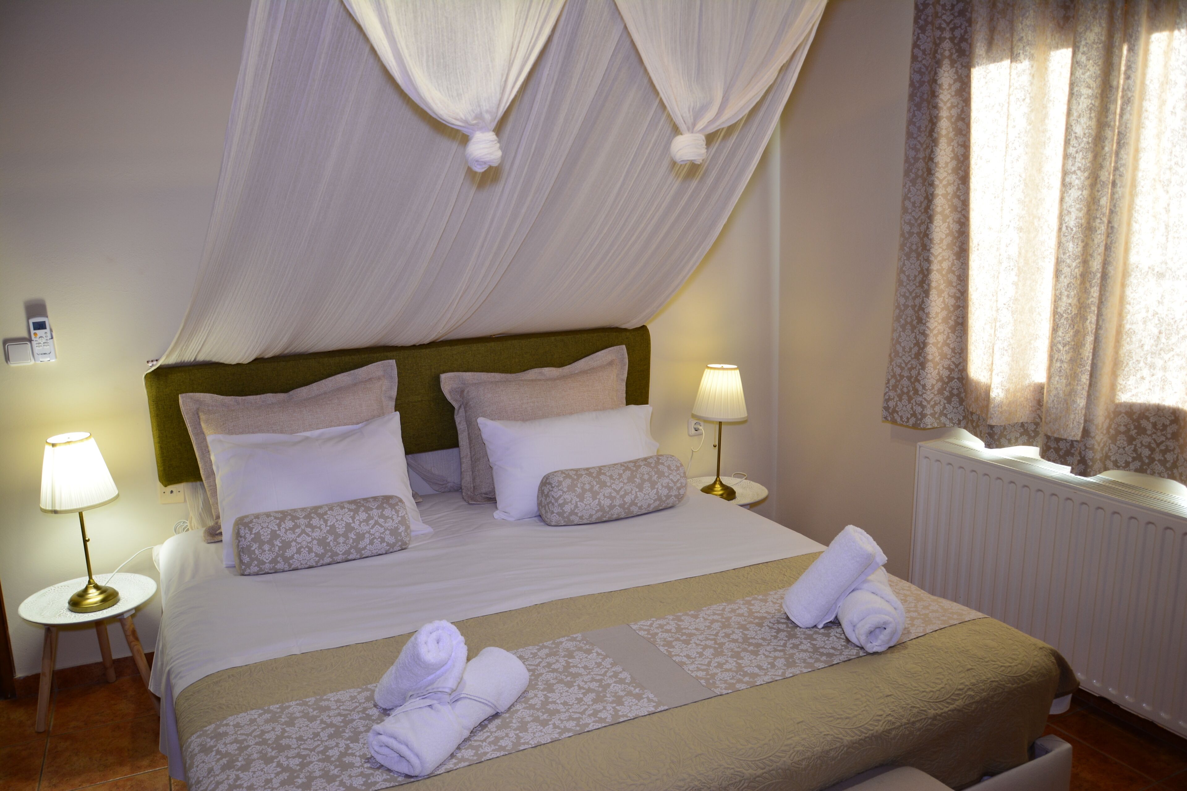 Superior appartement | Luxe beddengoed, bedden met traagschuimmatras, een kluis op de kamer