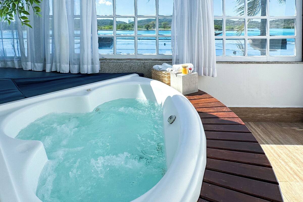 executive suite, 1 queen bed, lake view | 1 bedroom, desk, blackout curtains, iron/ironing board