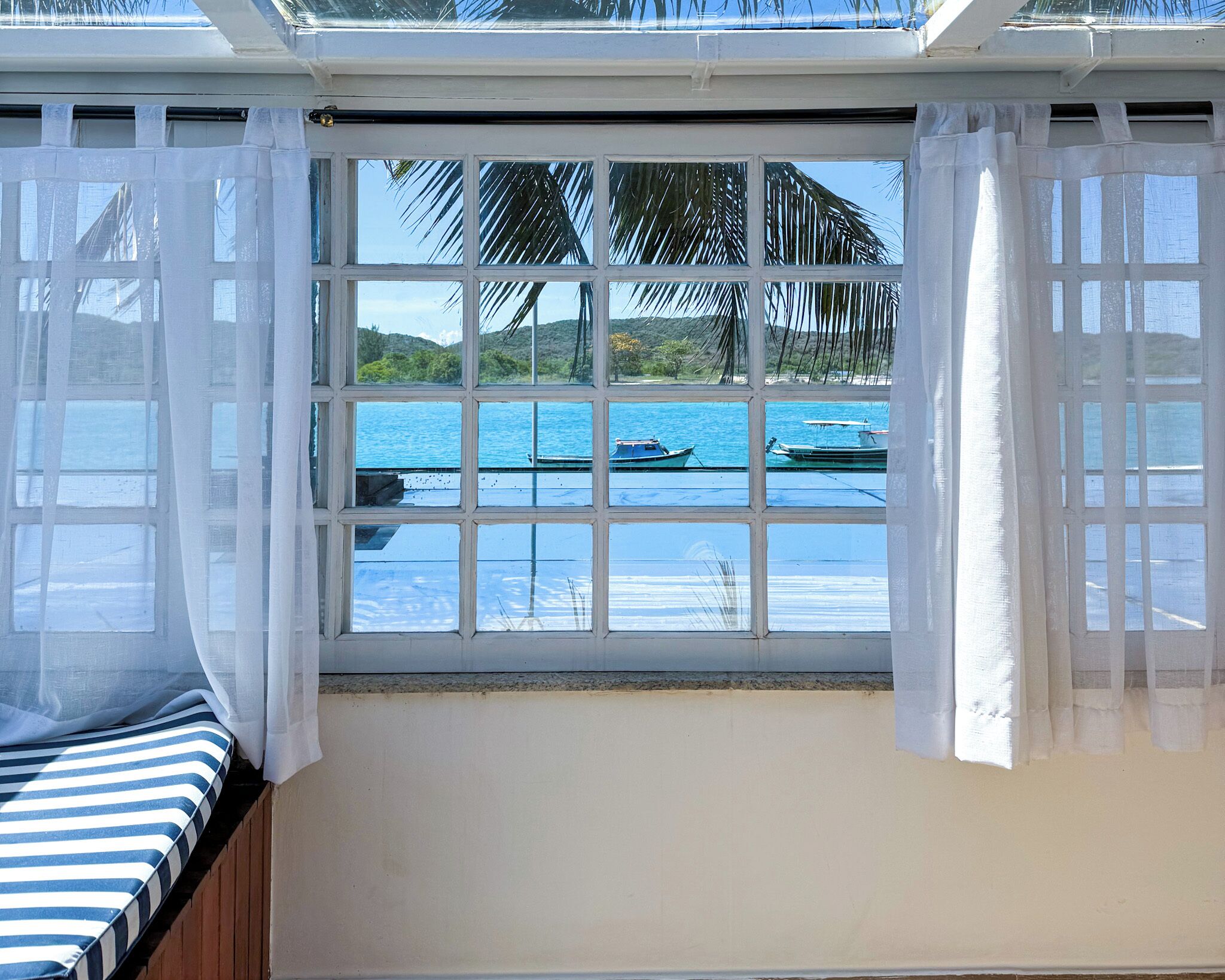 executive suite, 1 queen bed, lake view | 1 bedroom, desk, blackout curtains, iron/ironing board