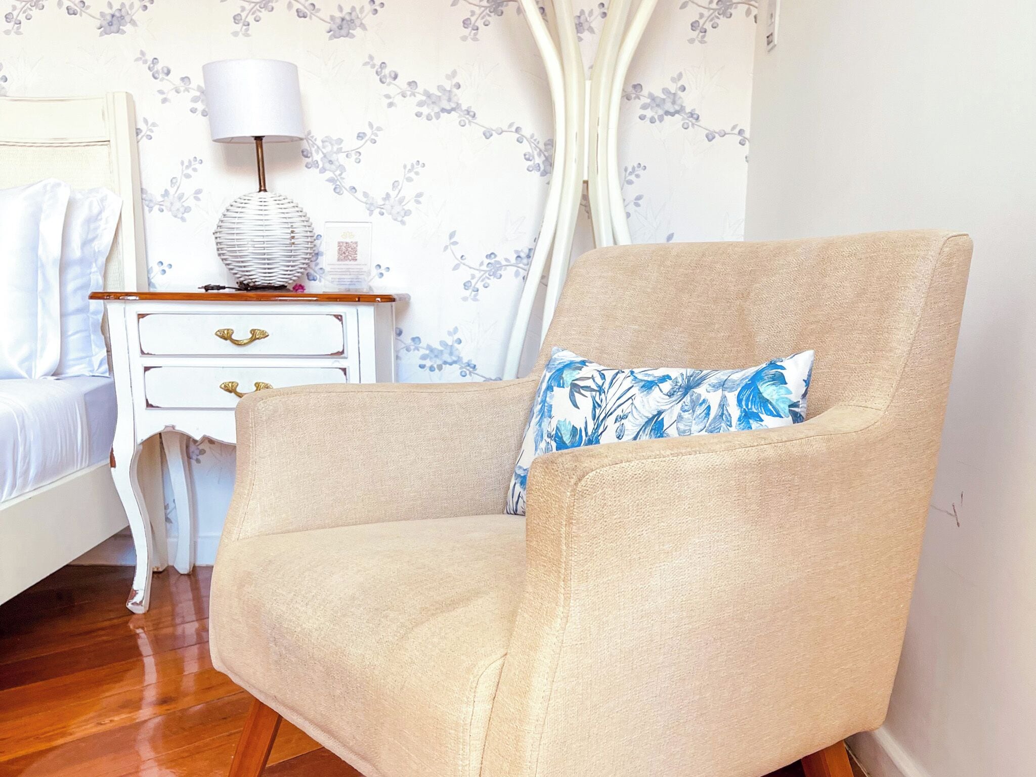 deluxe room, 1 queen bed, pool view | 1 bedroom, desk, blackout curtains, iron/ironing board