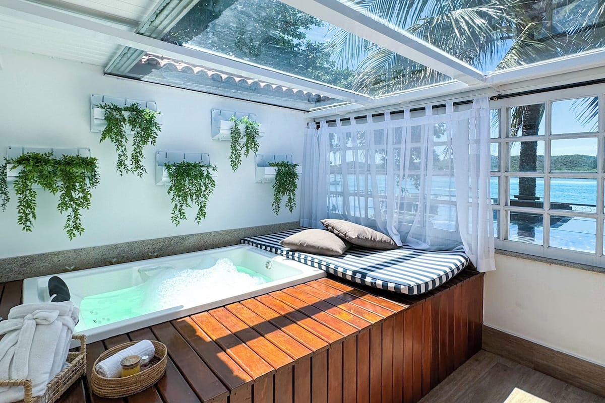Executive-Suite, 1 Queen-Bett, Seeblick | 1 Schlafzimmer, Schreibtisch, Verdunkelungsvorhänge