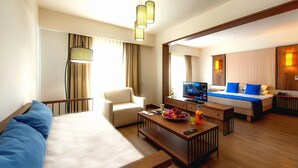 Suite | 高档床上用品、迷你吧、客房内保险箱、办公桌