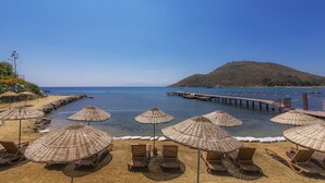 私家海滩、沙滩椅、海滩遮阳伞、间海滩酒吧