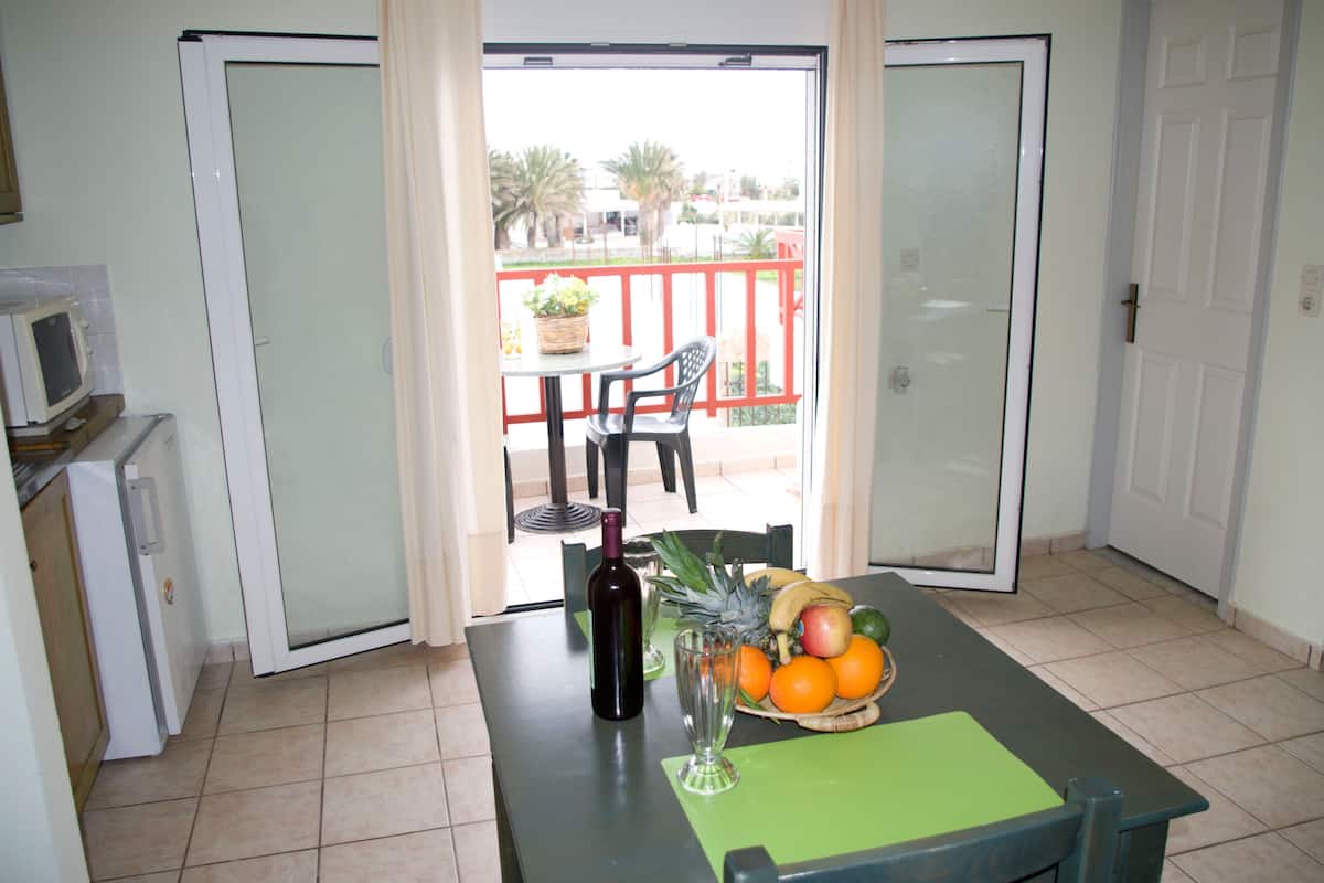 Appartement, vue mer | Coin séjour | Télévision à écran plat