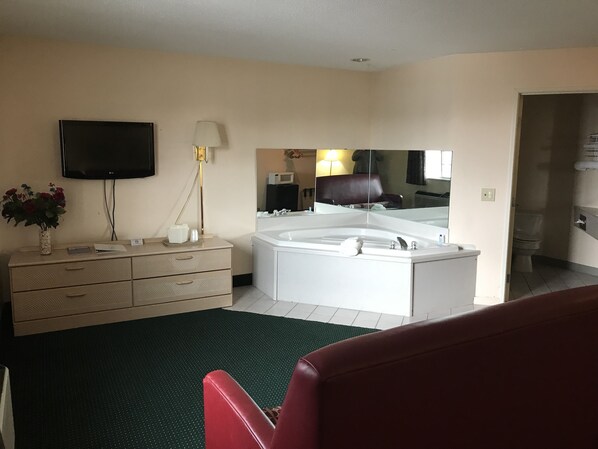 Deluxe Single Room, 1 Queen Bed, Jetted Tub