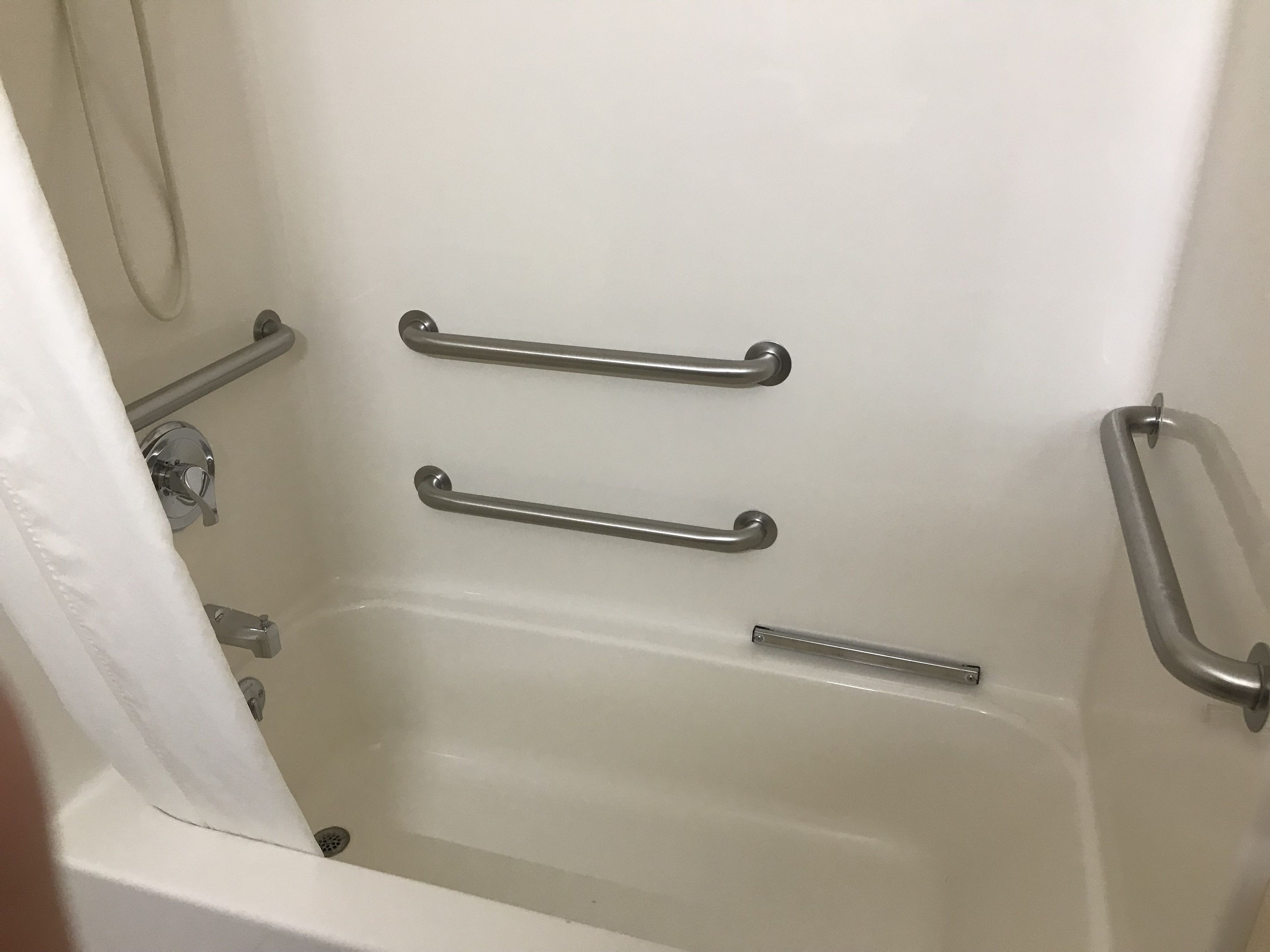 Basic Single Room, 1 Queen Bed, Accessible | Bathroom
