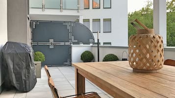 Apartamento superluxo, 2 quartos, cozinha | Terraço/pátio