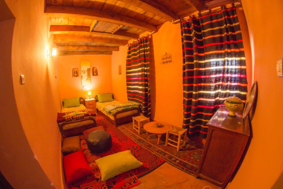 Quarto casal ou duplo | Escrivaninha, ferros/tábuas de passar roupa, berços (sobretaxa)