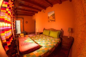 Individually decorated, desk, iron/ironing board, cribs/infant beds - Dar Aya Atlas (Ait Bou Oulli)