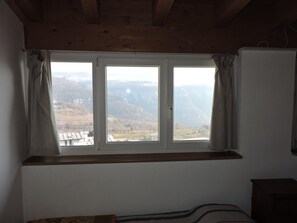 Schreibtisch, schallisolierte Zimmer, Bügeleisen/Bügelbrett