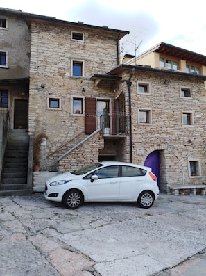 Double Room | Desk, soundproofing, iron/ironing board, free WiFi - BB Molina (Fumane)