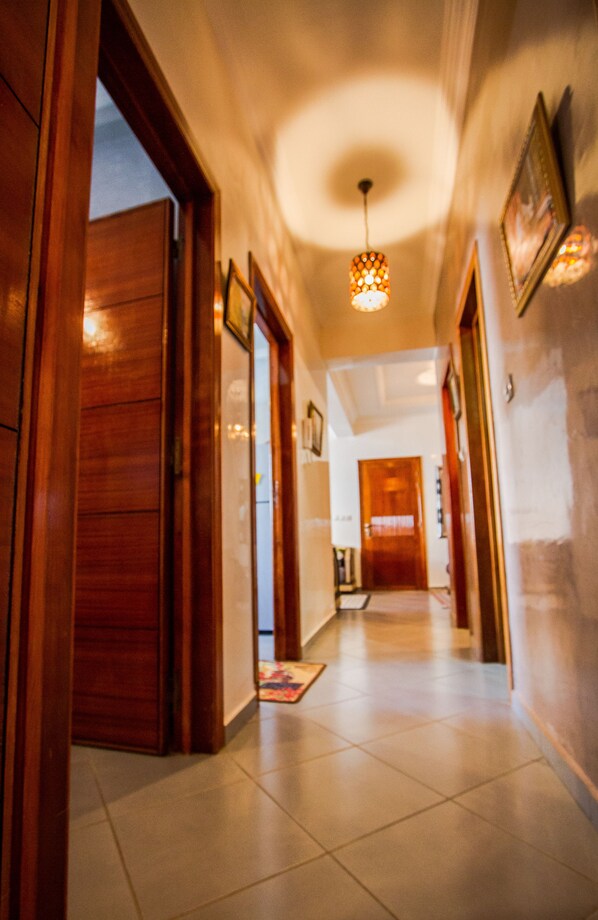 Perhekattohuoneisto, 2 makuuhuonetta, tupakointi kielletty, keittiö | Käytävä