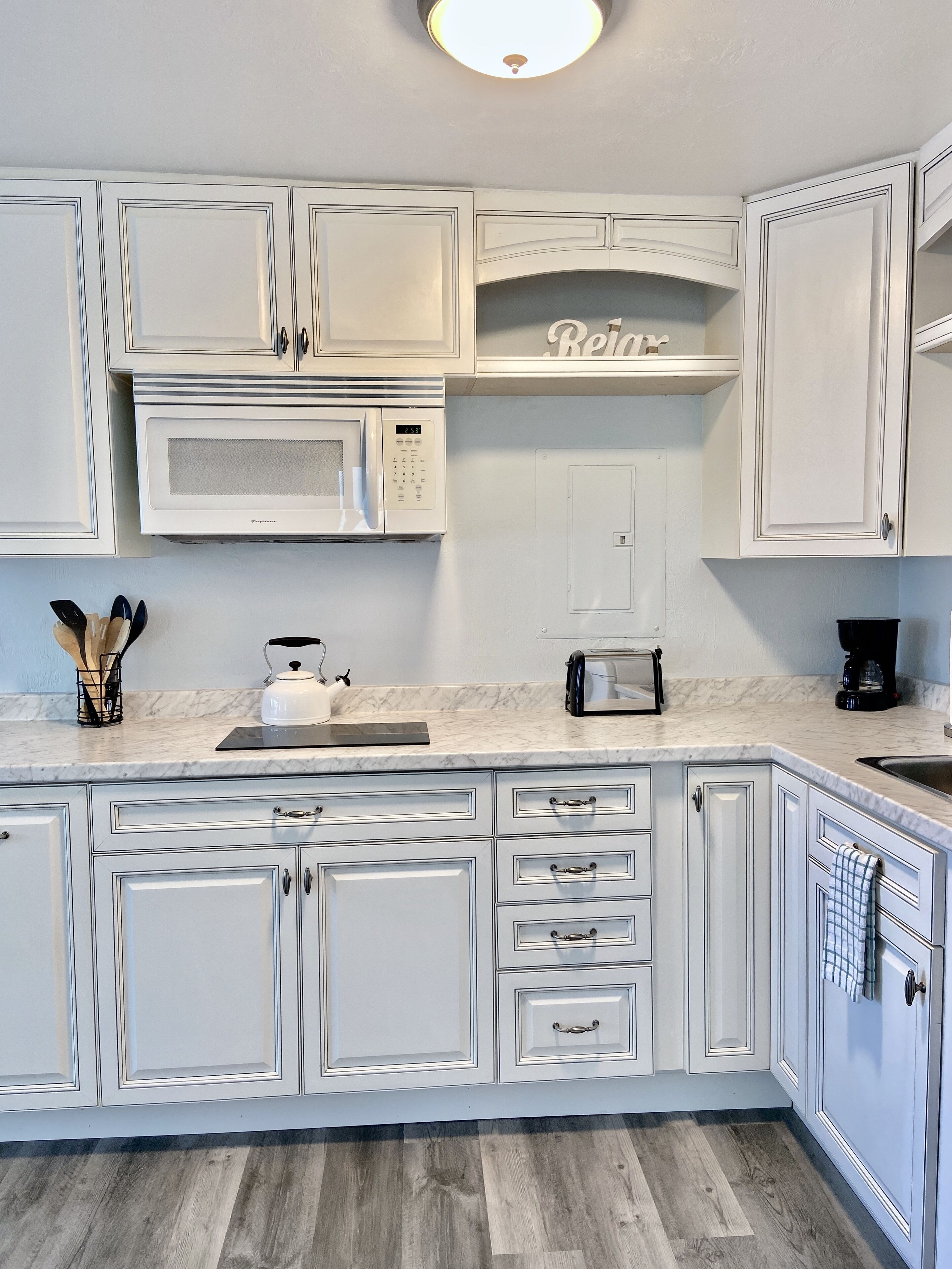 romantic room, 1 king bed, kitchen, ocean view | private kitchen | fridge, microwave, stovetop, coffee/tea maker