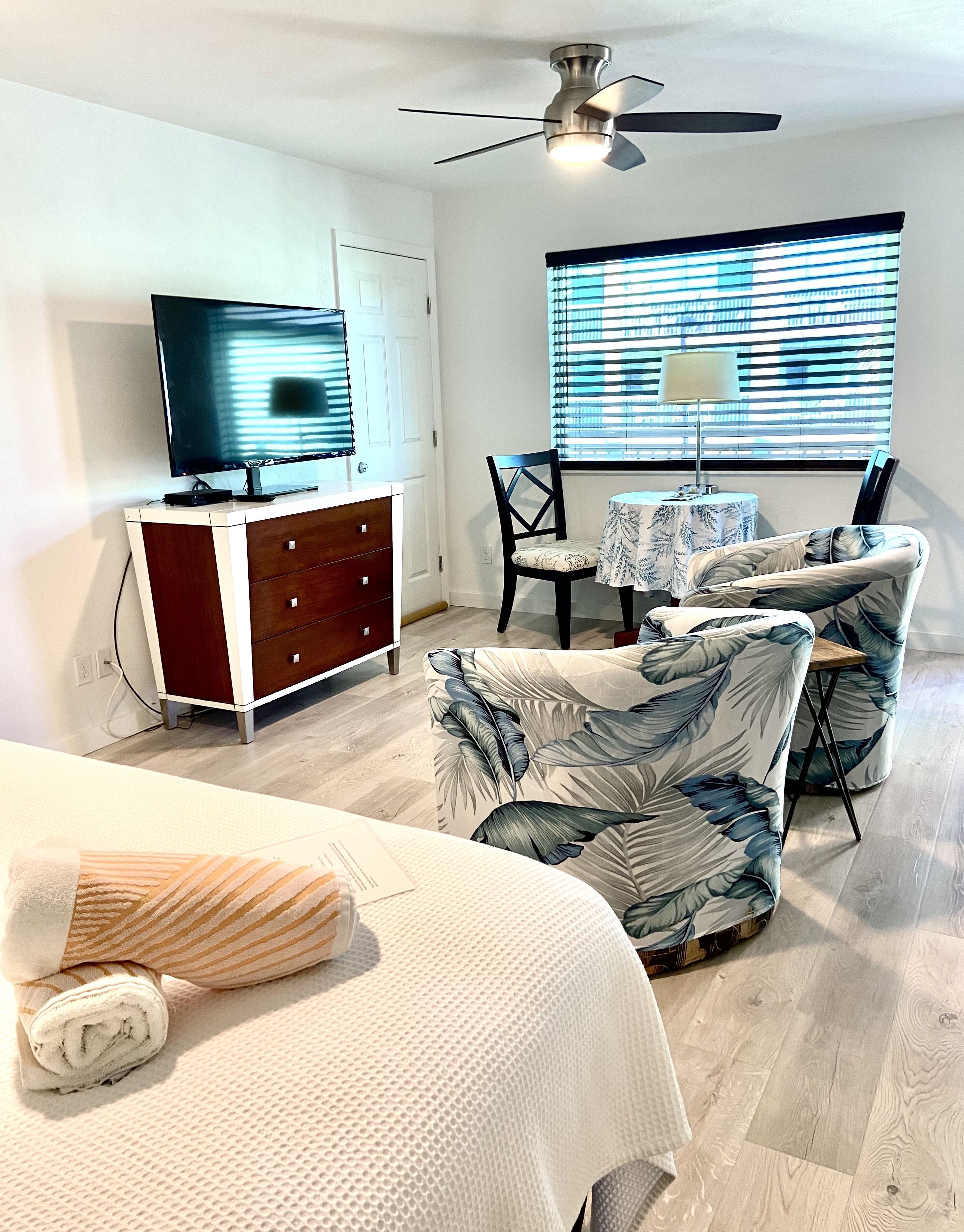 design single room, 1 king bed | egyptian cotton sheets, premium bedding, pillow-top beds, in-room safe