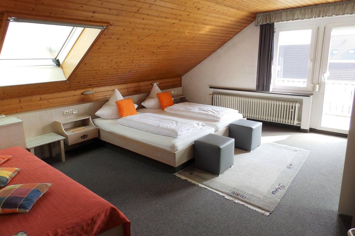 Kahden hengen comfort-huone, parveke | Äänieristys, ilmainen Wi-Fi, vuodevaatteet