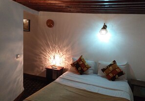 Habitació doble (1 - Sellou) | Roba de llit d'alta qualitat i decoració individual 
