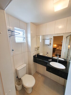 Superior Triple Room | Bathroom | Shower, free toiletries, hair dryer, towels