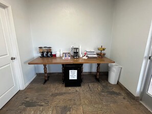 Free daily continental breakfast - Lovington Inn (Lovington)