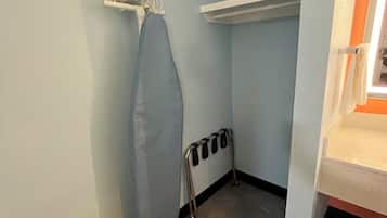 1 habitación, ropa de cama de alta calidad y escritorio