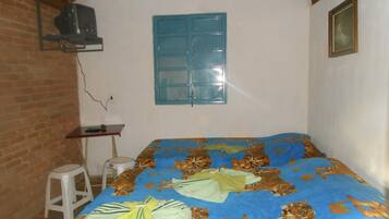 Frigobar, escrivaninha, Wi-Fi de cortesia, roupa de cama