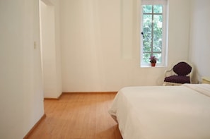 Loft | 1 bedroom, desk, iron/ironing board, free WiFi