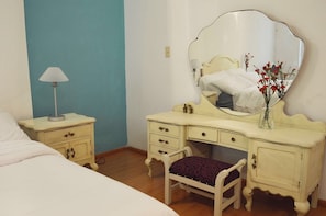 Loft | 1 bedroom, desk, iron/ironing board, free WiFi