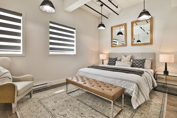 Panoramic Apartment, 3 Bedrooms, City View (785) | 1 bedroom, desk, soundproofing, iron/ironing board - Les Lofts du Mont Royal (Montreal)