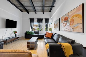 Executive Apartment, 3 Bedrooms, Mountain View (787) | Living area - Les Lofts du Mont Royal (Montreal)