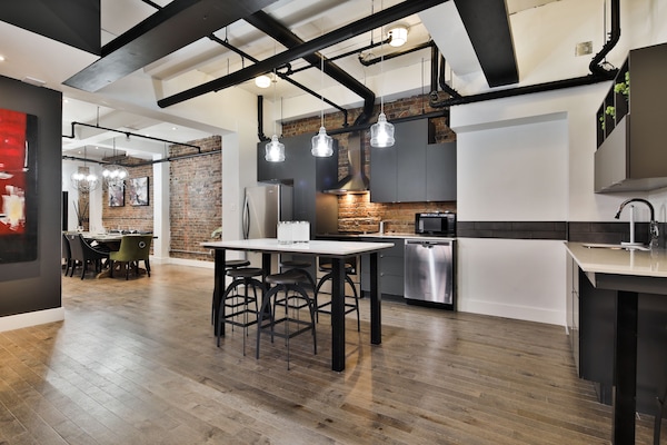 Panoramic Apartment, 3 Bedrooms, City View (785) | 1 bedroom, desk, soundproofing, iron/ironing board