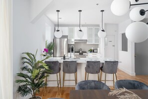 Apartamento exclusivo, 4 quartos (791) | Cozinha privada | Geladeira, micro-ondas, fogão, cooktop