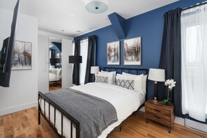 Exclusive Apartment, 4 Bedrooms (791) | 1 bedroom, desk, soundproofing, iron/ironing board - Les Lofts du Mont Royal (Montreal)