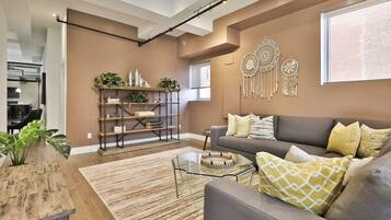 Panoramic Apartment, 3 Bedrooms, City View (785) | 1 bedroom, desk, soundproofing, iron/ironing board