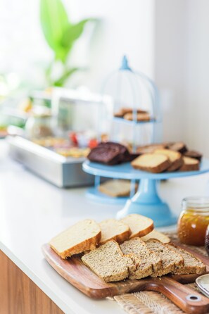 Free daily full breakfast 