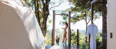 Deluxe Tent, Hot Tub