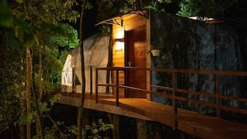 Honeymoon Tent, Hot Tub | 1 多间卧室、免费迷你吧物品、客房内保险箱、熨斗/熨衣板