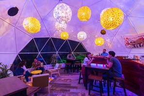 Bar (on property) - Chira Glamping Resort Monteverde (Monteverde)