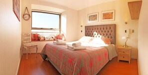 Apartamento standard, 2 quartos | 1 quarto, ferros/tábuas de passar roupa, Wi-Fi de cortesia