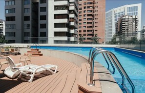 Seasonal outdoor pool - Boutique La Gloria Apartments (Santiago)