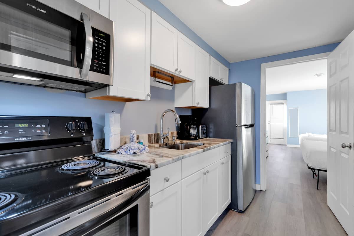 Classic Condo, 1 Bedroom, Balcony, Ocean View | Private kitchen | Coffee/tea maker, fridge, microwave, oven