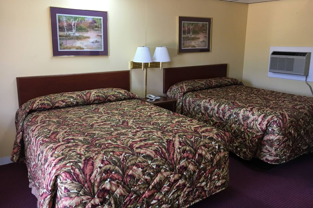 Standard Double Room, 2 Queen Beds | WiFi (free)