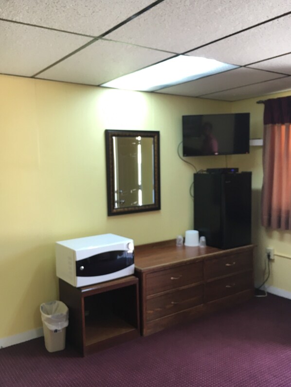 Microwave - Economy Inn (Nebraska City)