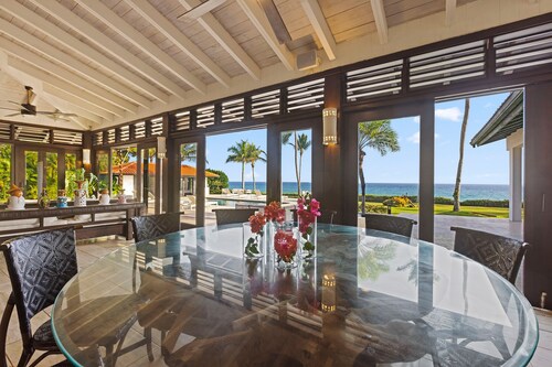  6 Bdrm Oceanfront with Pool ,HotTub & Staff.Great Rates. Immaculate Home.