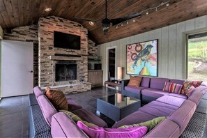 TV, fireplace