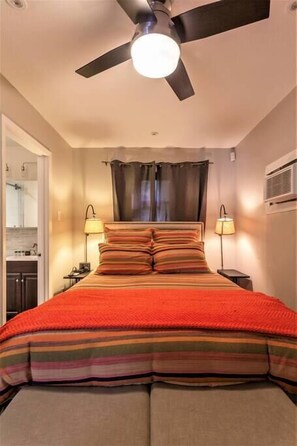 1 slaapkamer, een strijkplank/strijkijzer, wifi, beddengoed