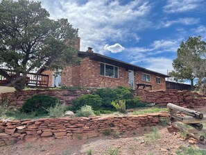 Exterior - Rustic isolation near Capitol Reef National Park (Teasdale)