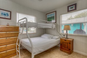 2 bedrooms, desk, free WiFi, bed sheets