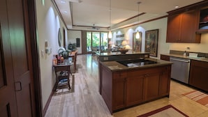 Private kitchen - Best Deal!  Boogie Boards, Snorkel Gear, Baby Gear, Golf!  Its all in the deal! (Waikoloa)